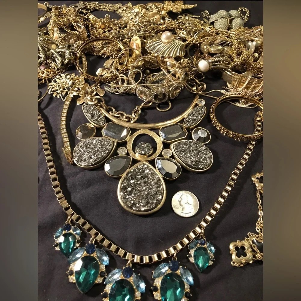 2 LB Vintage Modern Jewelry Lot- MYSTERY BOX! Wearable Estate Sale Designer - Picture 3 of 10